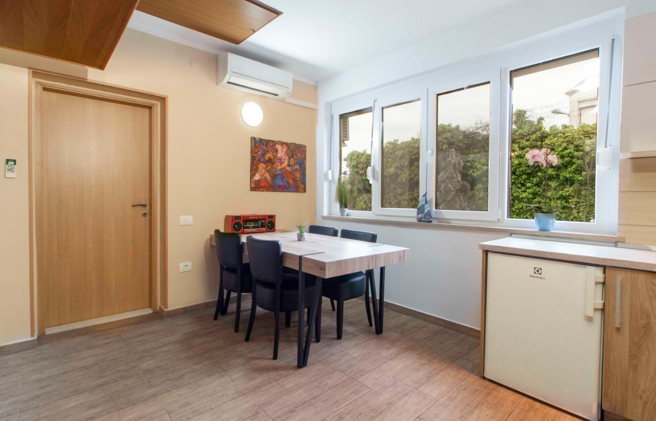 Apartmaji Pri Bosi Nogi Izola Εξωτερικό φωτογραφία