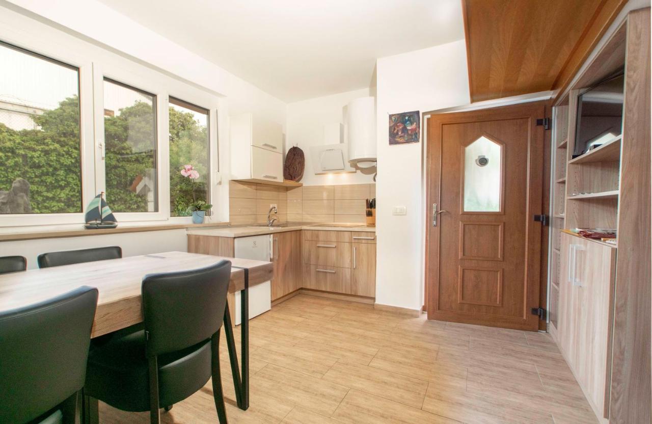 Apartmaji Pri Bosi Nogi Izola Εξωτερικό φωτογραφία
