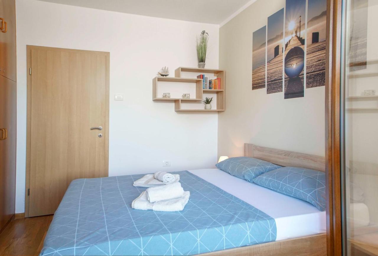 Apartmaji Pri Bosi Nogi Izola Εξωτερικό φωτογραφία